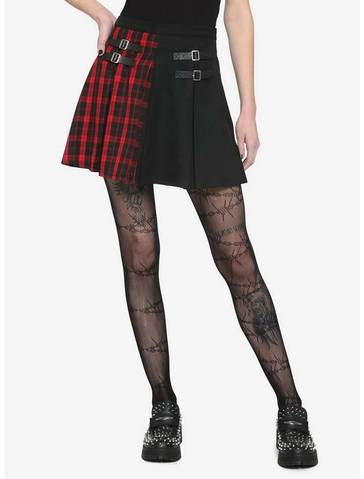 Promo ๐ Red Plaid & Black Split Buckle ๐ Skirt ๐งจ 3 Promo ๐ Red Plaid & Black Split Buckle ๐ Skirt ๐งจ