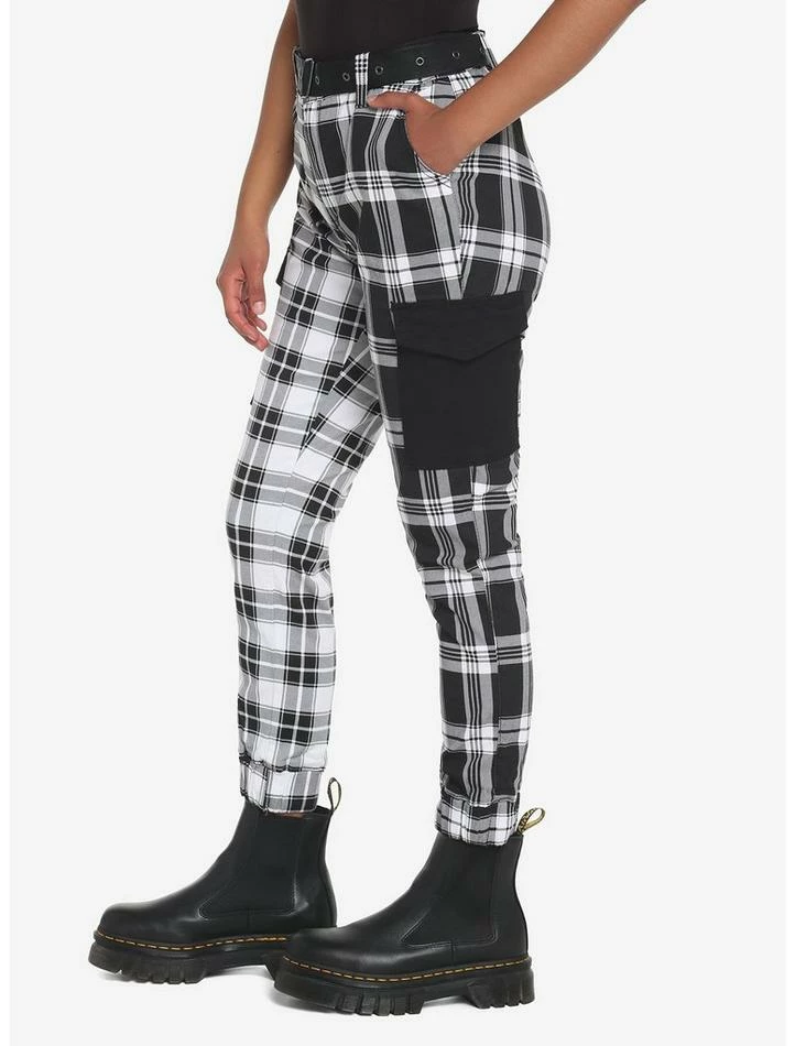Outlet ๐ Black & White Plaid Split Jogger Pants ๐งจ 5 Outlet ๐ Black & White Plaid Split Jogger Pants ๐งจ - Image 3