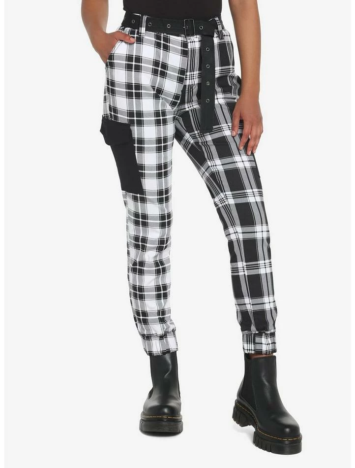 Outlet ๐ Black & White Plaid Split Jogger Pants ๐งจ 3 Outlet ๐ Black & White Plaid Split Jogger Pants ๐งจ
