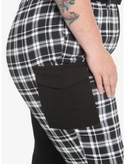 Hot Sale ๐ Black & White Plaid Split Cargo Jogger Pants Plus Size ๐ฅ 11 Hot Sale ๐ Black & White Plaid Split Cargo Jogger Pants Plus Size ๐ฅ -HT Style Outlet Store 17669565 av3