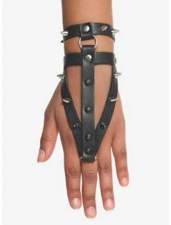 Brand new 💯 Black Spiked Triangle Cuff 🤩